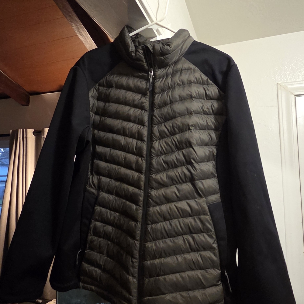 32 Degrees Women's Black and Olive Puffer Jacket